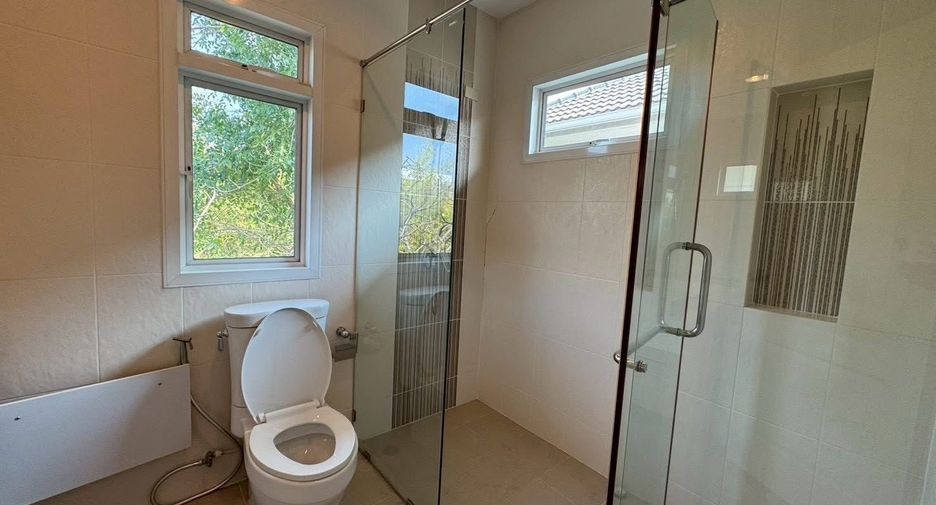 For rent 3 bedrooms house in Khan Na Yao, Bangkok