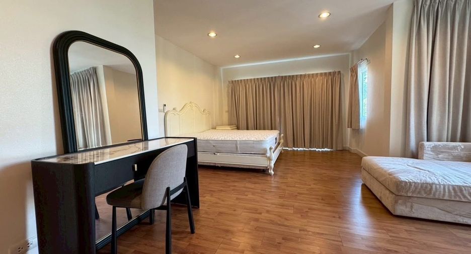 For rent 3 bedrooms house in Khan Na Yao, Bangkok