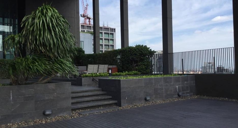 For sale 1 bed condo in Khlong Toei, Bangkok