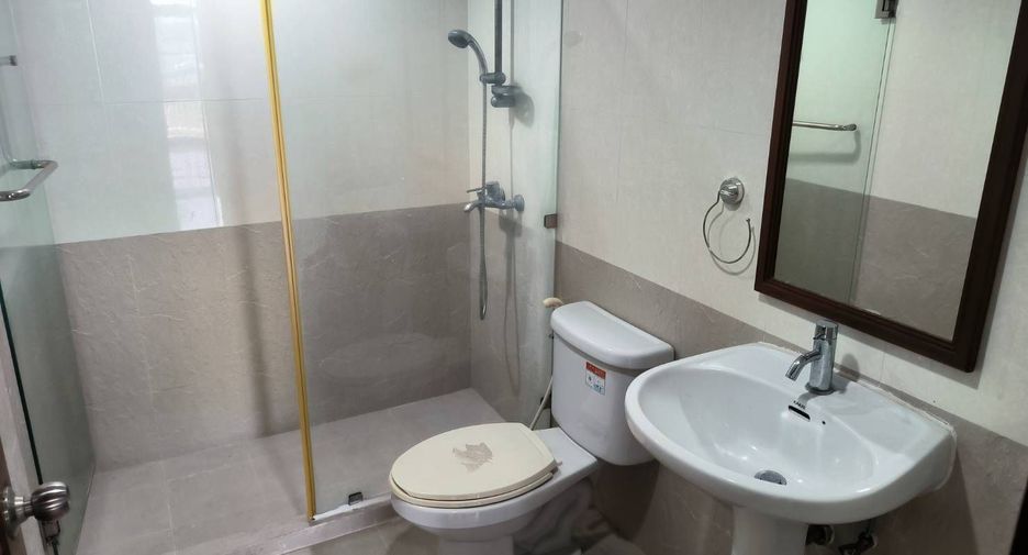 For sale and for rent 3 bedrooms condo in Watthana, Bangkok