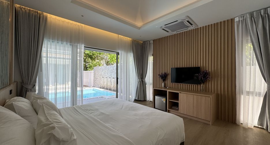 For rent 3 bedrooms villa in Mueang Phuket, Phuket