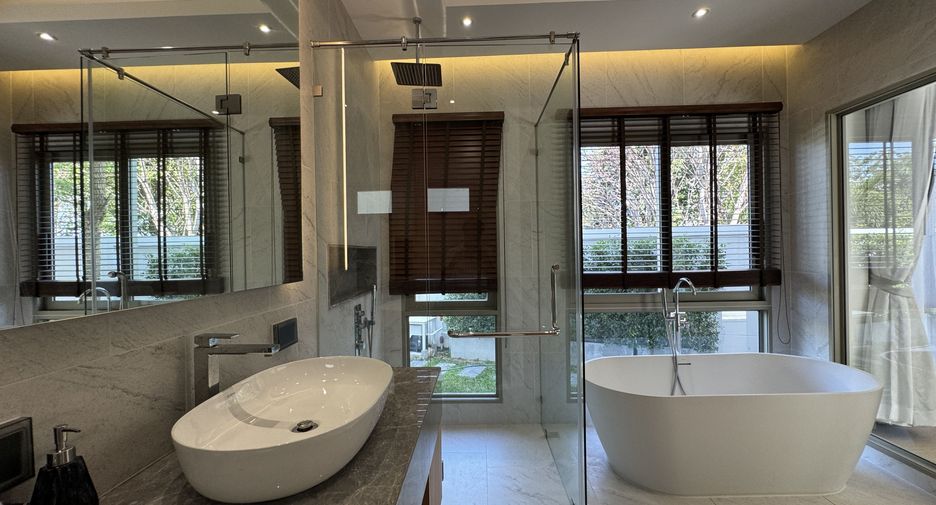 For rent 3 bedrooms villa in Mueang Phuket, Phuket