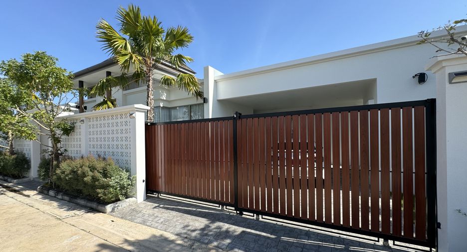 For rent 3 bedrooms villa in Mueang Phuket, Phuket