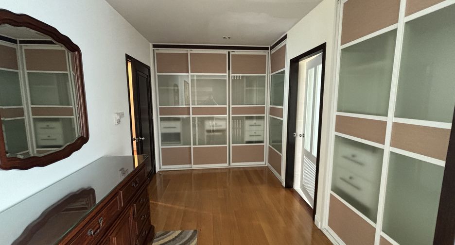 Wohnung zur Miete mit 3 Zimmer in Watthana, Bangkok
