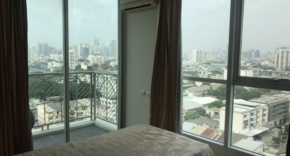 For rent 2 bedrooms condo in Yan Nawa, Bangkok