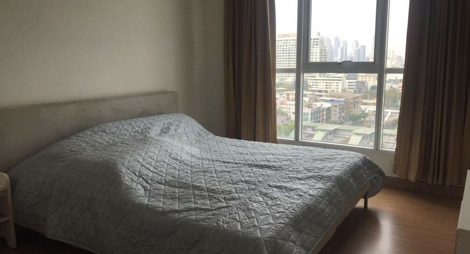 For rent 2 bedrooms condo in Yan Nawa, Bangkok
