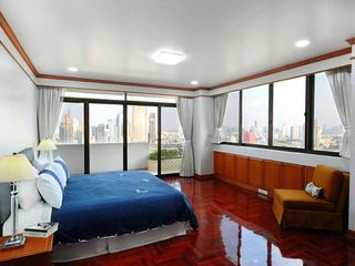 For rent 4 bedrooms condo in Khlong Toei, Bangkok