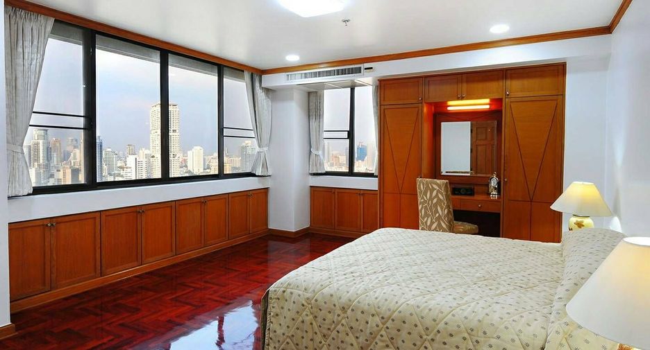 For rent 4 ベッドルーム condo in Khlong Toei, Bangkok