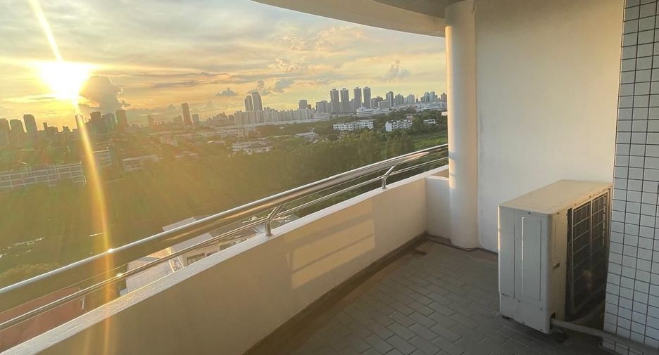 For rent 2 bedrooms apartment in Huai Khwang, Bangkok