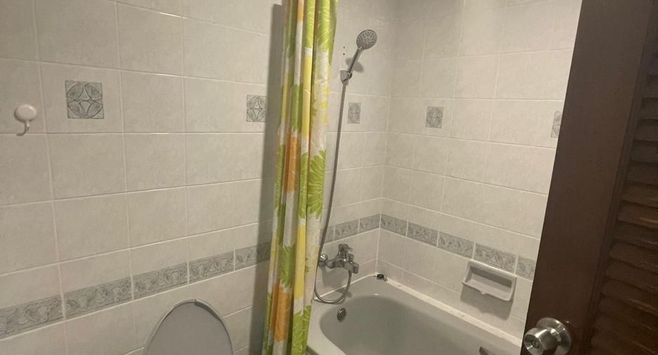For rent 2 bedrooms apartment in Huai Khwang, Bangkok
