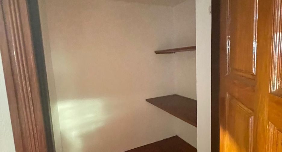 For rent 2 bedrooms apartment in Huai Khwang, Bangkok