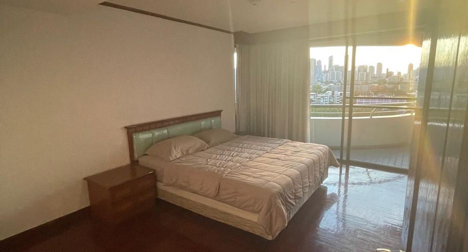 For rent 2 bedrooms apartment in Huai Khwang, Bangkok