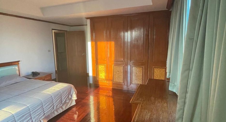 For rent 2 bedrooms apartment in Huai Khwang, Bangkok