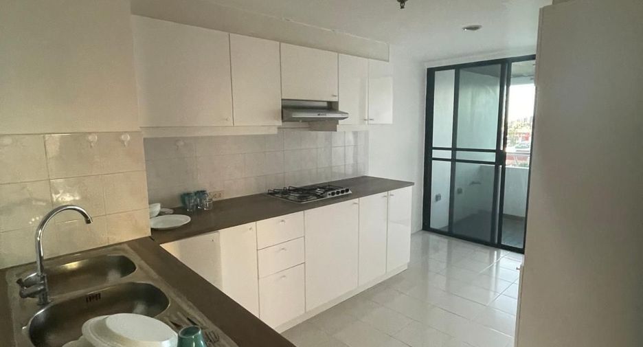 For rent 2 bedrooms apartment in Huai Khwang, Bangkok