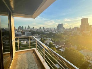 For rent 2 bedrooms apartment in Huai Khwang, Bangkok