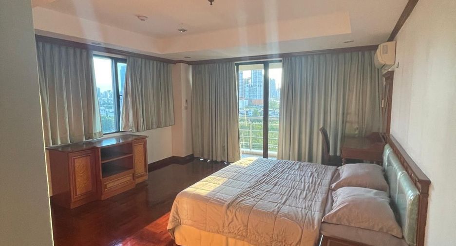 For rent 2 bedrooms apartment in Huai Khwang, Bangkok