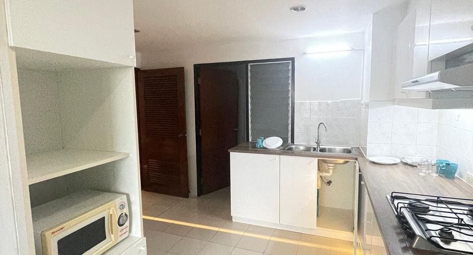 For rent 2 bedrooms apartment in Huai Khwang, Bangkok