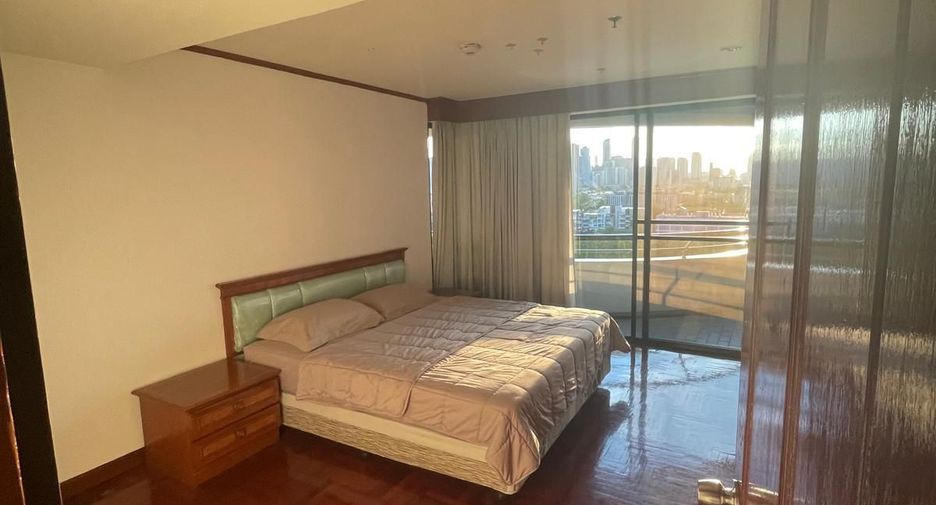 For rent 2 bedrooms apartment in Huai Khwang, Bangkok