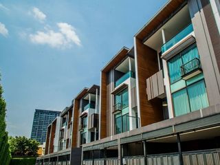 Reihenhaus zum Kauf und zur Miete mit 4 Zimmer in Watthana, Bangkok