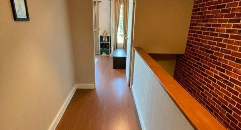 À vendre 2 chambres maison de ville à Bang Sao Thong, Samut Prakan