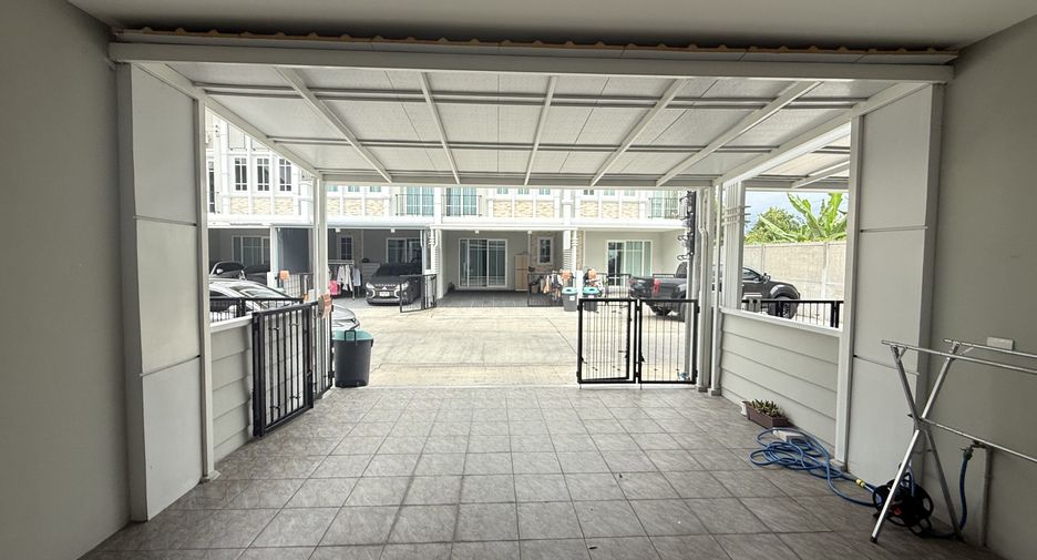For sale 4 bedrooms house in Khlong Sam Wa, Bangkok