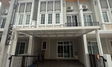 For sale 4 bedrooms house in Khlong Sam Wa, Bangkok