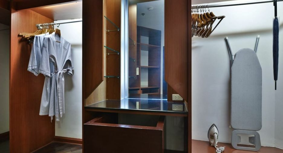 For rent 1 bed apartment in Pathum Wan, Bangkok