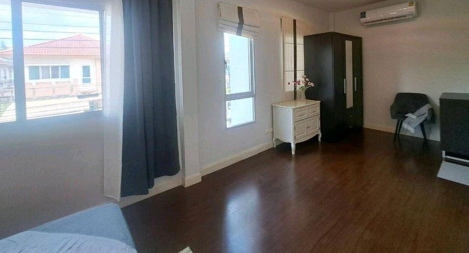 Haus zur Miete mit 3 Zimmer in Saphan Sung, Bangkok