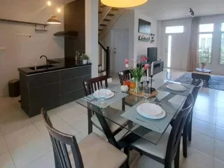 出租 3 卧室 独立屋 在 Saphan Sung, 曼谷