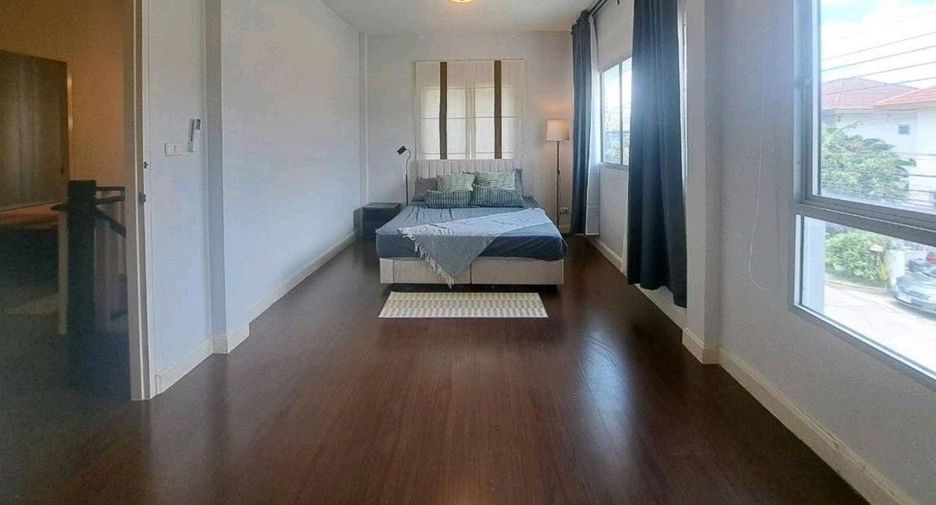 Haus zur Miete mit 3 Zimmer in Saphan Sung, Bangkok
