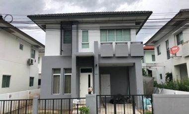 À louer 3 chambres maison à Saphan Sung, Bangkok