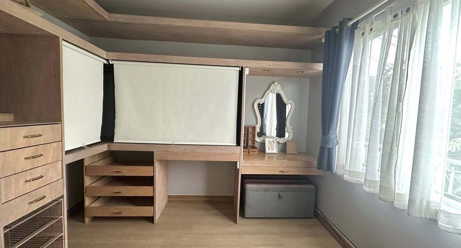 For rent 3 bedrooms townhouse in Bang Phli, Samut Prakan