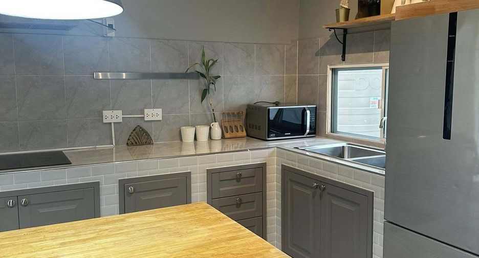 For rent 3 bedrooms townhouse in Bang Phli, Samut Prakan
