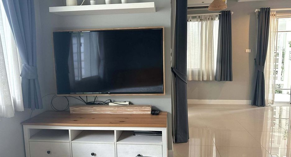 For rent 3 bedrooms townhouse in Bang Phli, Samut Prakan