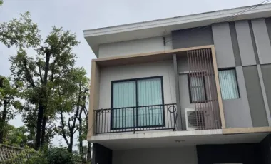 Casa adosada en alquiler de 3 habitaciones en Suan Luang, Bangkok