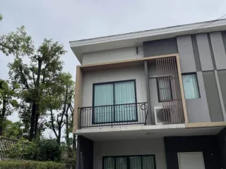 出租 3 卧室 联排别墅 在 Suan Luang, 曼谷