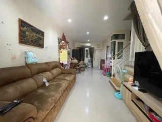 Casa adosada en venta de 3 habitaciones en Mueang Samut Prakan, Samut Prakan
