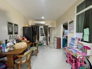 Casa adosada en venta de 3 habitaciones en Mueang Samut Prakan, Samut Prakan