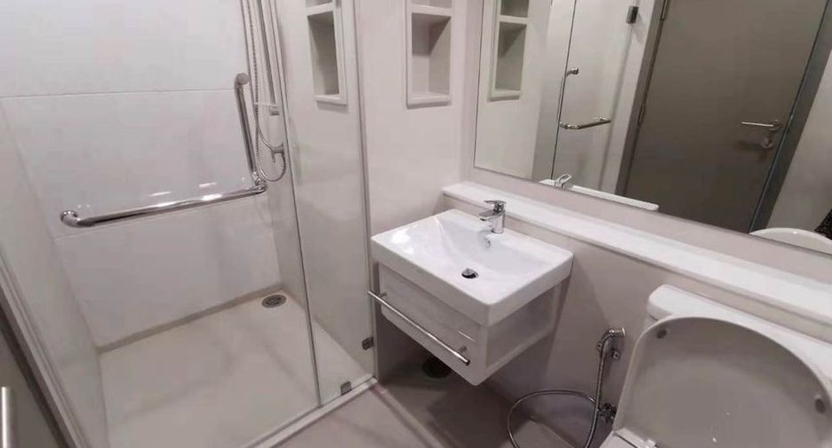 Wohnung zur Miete mit 2 Zimmer in Huai Khwang, Bangkok
