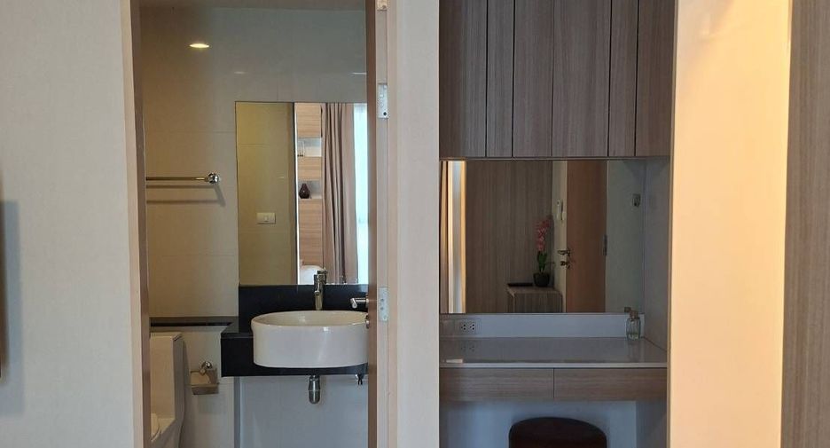 For rent 2 bedrooms condo in Watthana, Bangkok