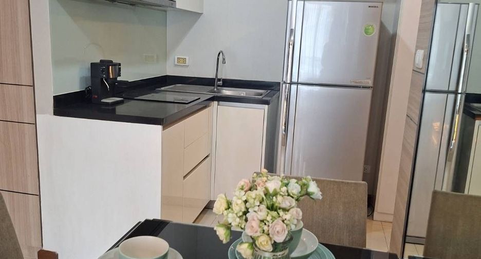 For rent 2 bedrooms condo in Watthana, Bangkok