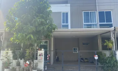 For sale 4 ベッドルーム townhouse in Don Mueang, Bangkok