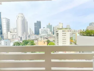 For rent 3 bedrooms condo in Khlong Toei, Bangkok