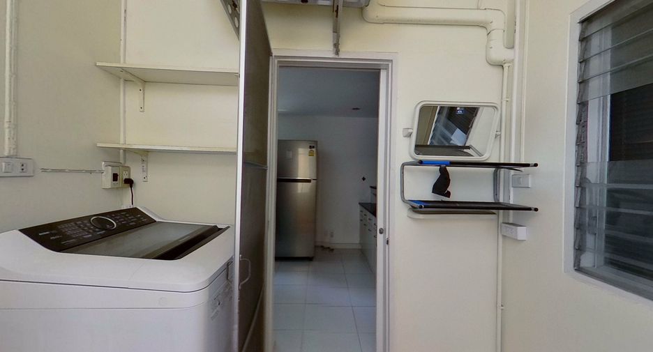 For rent 3 bedrooms condo in Khlong Toei, Bangkok