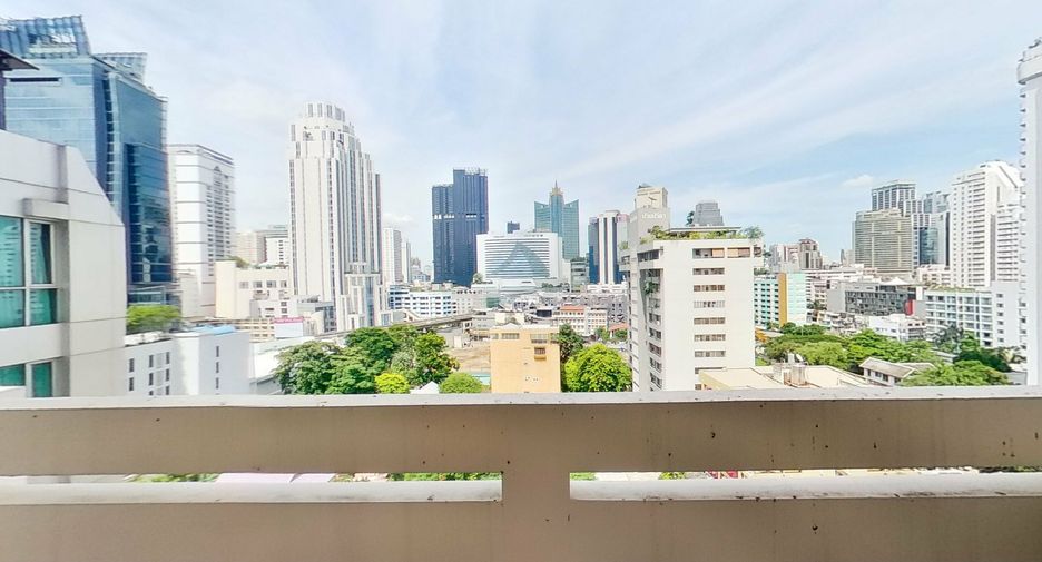 For rent 3 bedrooms condo in Khlong Toei, Bangkok