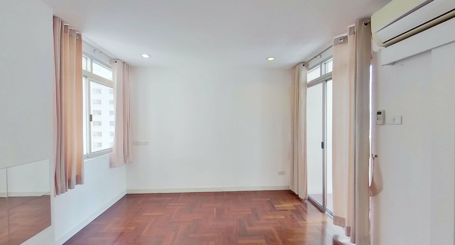 For rent 3 bedrooms condo in Khlong Toei, Bangkok