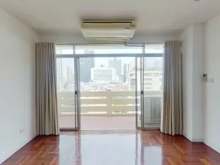For rent 3 bedrooms condo in Khlong Toei, Bangkok
