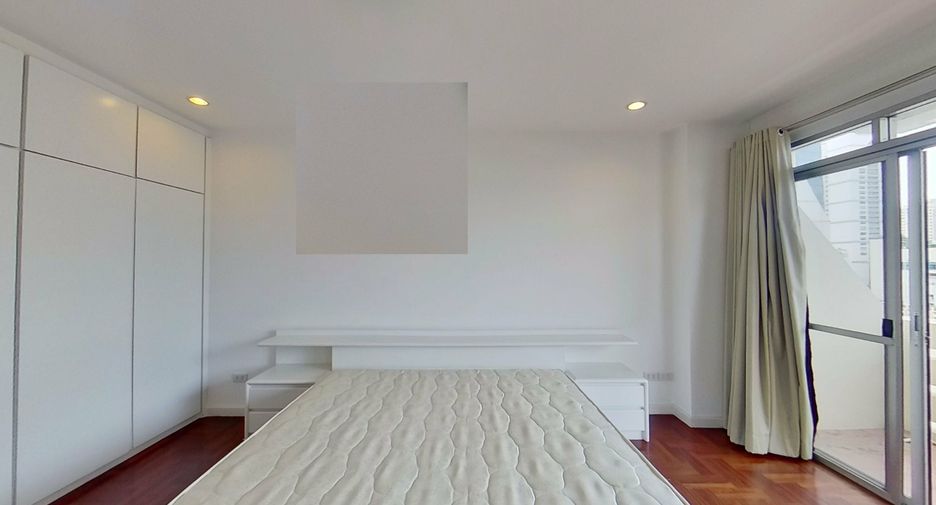 For rent 3 bedrooms condo in Khlong Toei, Bangkok