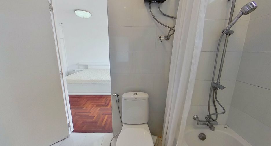 For rent 3 bedrooms condo in Khlong Toei, Bangkok