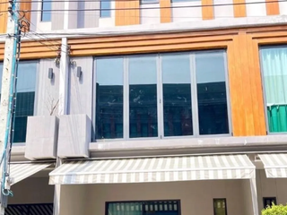 Reihenhaus zur Miete mit 3 Zimmer in Prawet, Bangkok